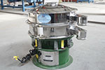 600型三次元振動篩，產量可達500kg/h。