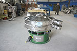 1000型三次元振動篩，產量可達1100kg/h。
